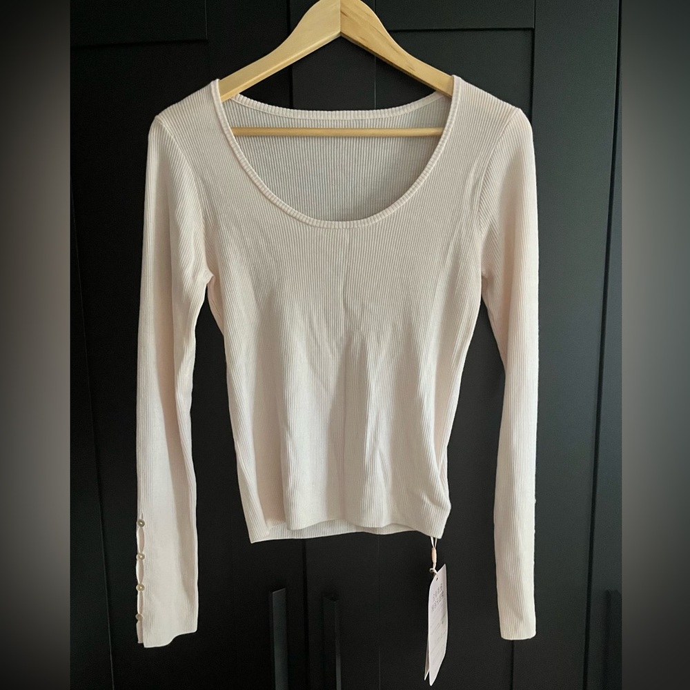 Elegant Ribbed Merino wool Knit Scoop-Neck Top – Light Pink